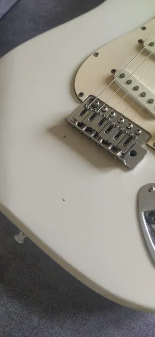 Guitarra Eléctrica blanco crema