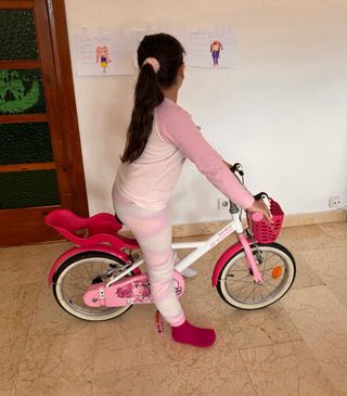 Bicicleta infantil niña con cesta