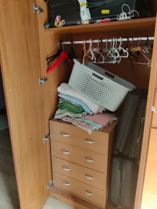 ARMARIO DE MADERA PARA DORMITORIO