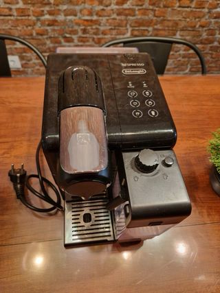 Cafetera Nespresso DeLonghi Lattissima