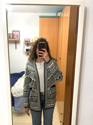 Rebeca con diseño étnico de Stradivarius