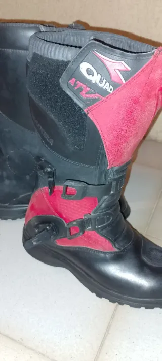 Botas de Moto Diadora Negras y Rojas