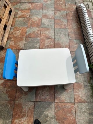 Mesa y 2 Sillas Infantiles Ikea