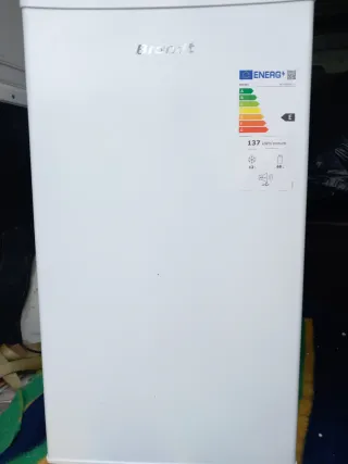 Mini nevera Brandt blanca