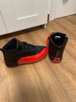 Jordan 12 Negro Rojo