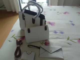 Bolso de Mujer.  Fandare,  Blanco y Vinotinto(Gran