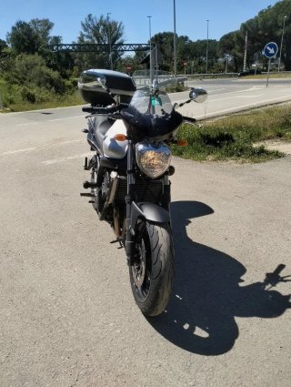 Yamaha Fz6 gris metalizado y Negra
