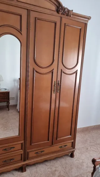 Armario ropero de madera