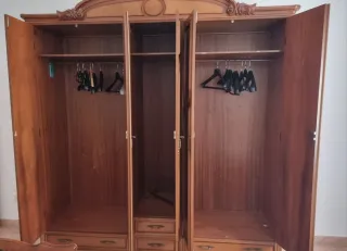 Armario ropero de madera