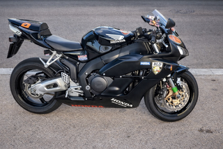 Honda CBR1000RR Fireblade Negra