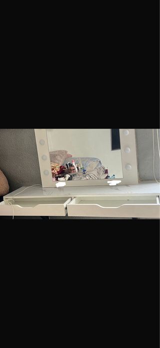 Tocador de maquillaje con luces