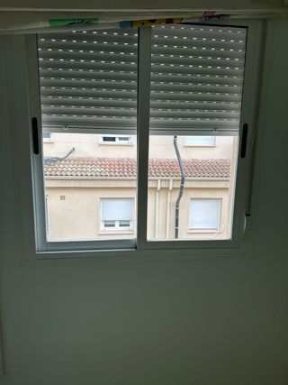 Ventana  121 cm ancho 137 cm alto con cajon