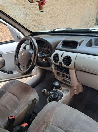 Renault Kangoo vuen estado