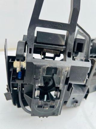 Cerradura Puerta Delantera Derecha Ford Focus 2014