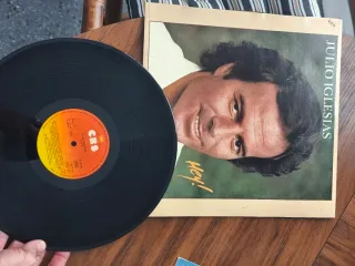 3 LP ( Julio Iglesias, R. Carlos, A. Carrasco)+ 2
