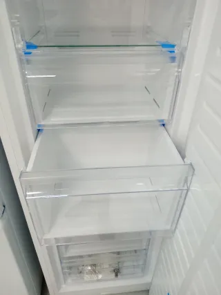 Congelador Vertical Newpol 185 cm