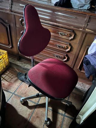 Silla de escritorio ergonómica roja
