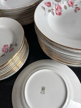 Vajilla Royal China Vigo Flores Rosas Dorada