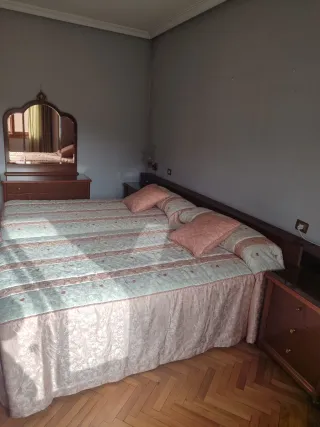 Camas separadas matrimonio,mesillas cómoda espejo