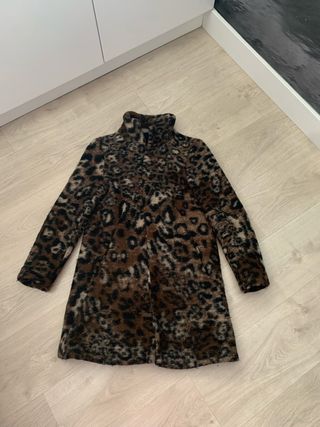 Abrigo Zara leopardo cuello chimenea.usado algo.