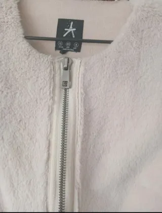 Abrigo pelo corto beige Primark Talla M