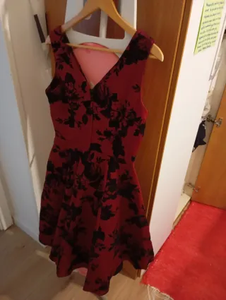 Vestido granate con estampado floral