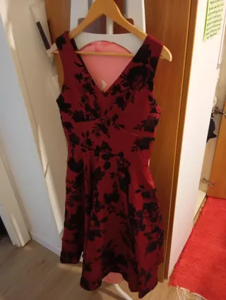 Vestido granate con estampado floral