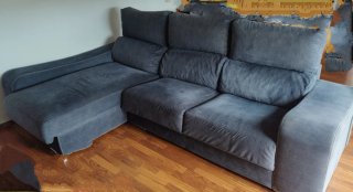 Sofá chaise longue gris tela. Medidas 284 x 165