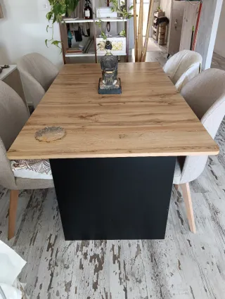 Mesa de comedor y 4 sillas