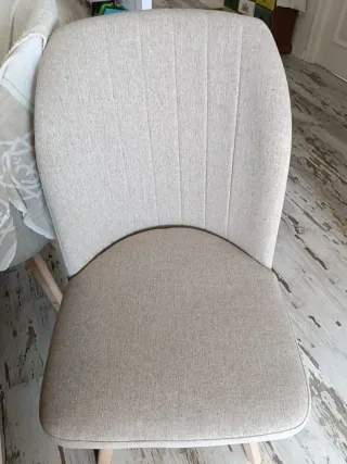 Mesa de comedor y 4 sillas