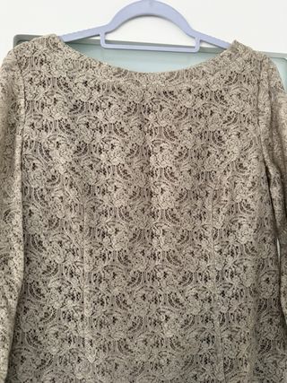 Vestido dorado y marrón con encaje