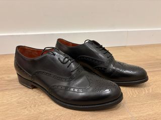 Zapatos planos negros de vestir