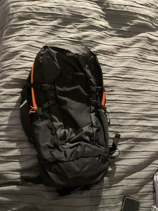 Mochila CRIVIT senderismo/viaje negra y naranja