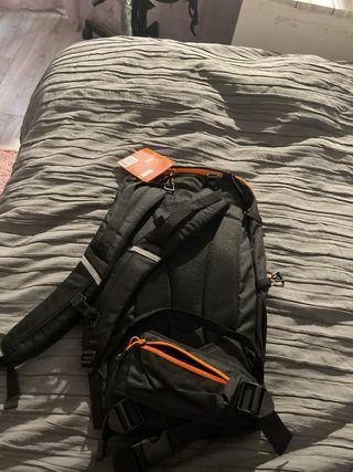Mochila CRIVIT senderismo/viaje negra y naranja