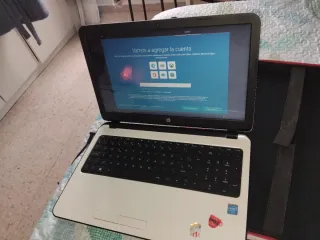 Portátil HP 2015 Blanco con Flores