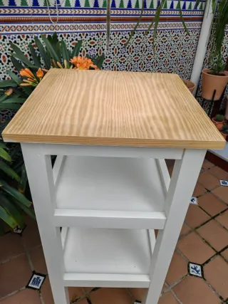 Mesa alta y taburete de madera