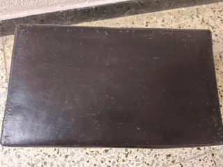 Baúl de mimbre con asiento acolchado y almacenaje