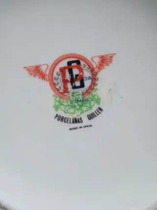 Jarrón de porcelana con diseño floral