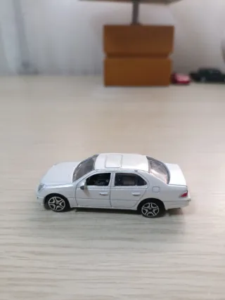 Pack 2 Coches Lexus Escala 1:64