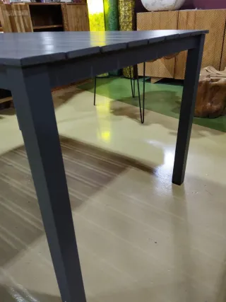 Mesa de jardín de resina gris