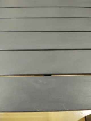 Mesa de jardín de resina gris