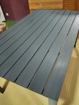 Mesa de jardín de resina gris