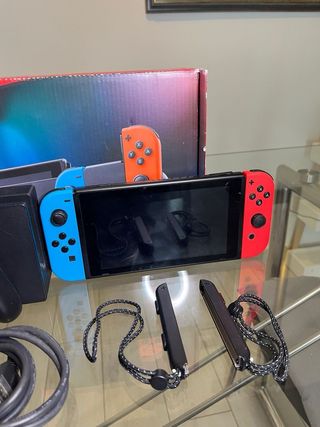 ¡CÓMO NUEVA! Nintendo Switch + Accesorios