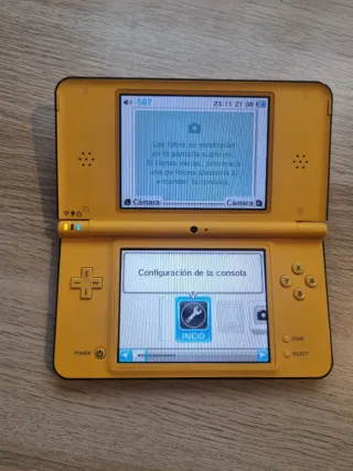 Console Nintendo DSi XL Gialla