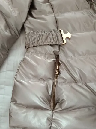 Cazadora dorada con cinturón Dos puestas