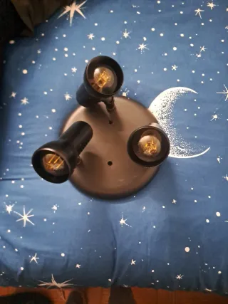 Candeeiro de teto preto com 3 focos