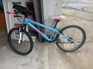 Bicicleta niña azul con detalles rosas