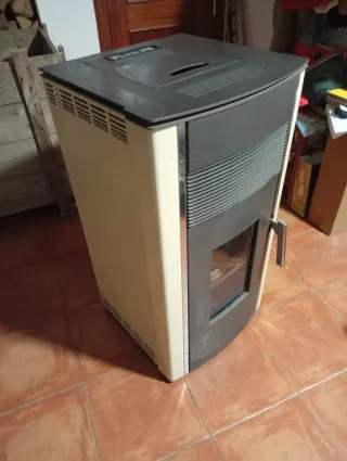 Estufa de pellets blanca