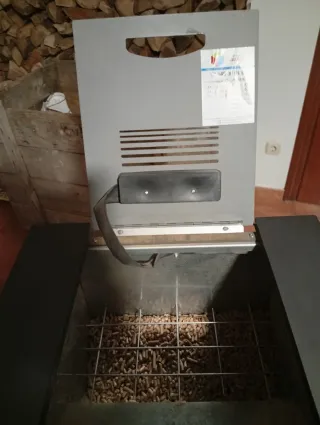 Estufa de pellets blanca