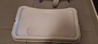 Sedia evolutiva grigia con cuscini